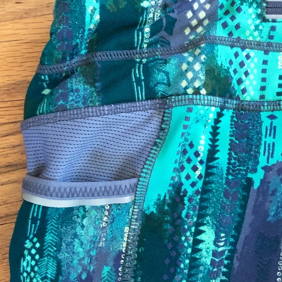 Athleta Workout Capris, Size Medium - Picture 5 of 10